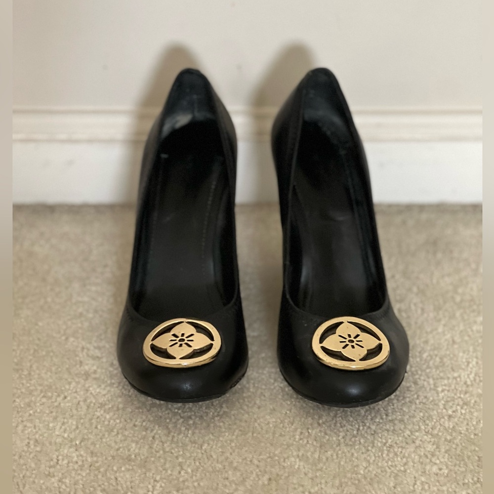 BCBGeneration black wedge shoe 6 1/2